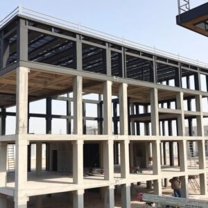 هيكل أسود لمبنى سكني في مراحل البناء الأولية