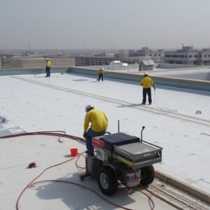 أعمال عزل مائي وحراري للأسطح في الكويت