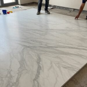 تركيب أرضيات رخامية فاخرة في فيلا كويتية