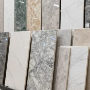 عينات متنوعة من السيراميك والرخام المتوفرة في الكويت