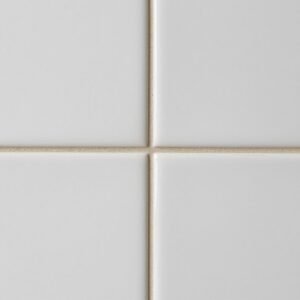 فواصل بلاط منتظمة تظهر دقة عمل مقاول سيراميك محترف